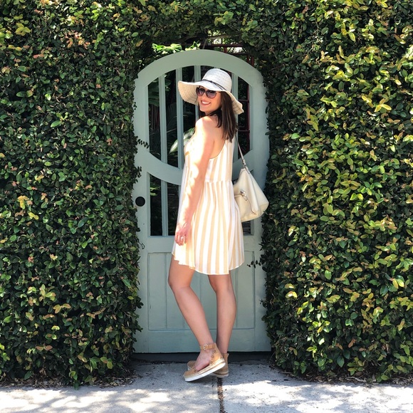 Meet your Posher, Gillian - Picture 1 of 1